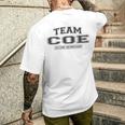 Damen Team Coe Stolzer Familiennachname Nachname Geschenk Mit-Ausschnitt T-Shirt mit Rückendruck Geschenke für Ihn