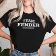 Women's Team Fender Proud Surname Last Name With-Neck T-shirt Frauen Geschenke für Sie