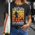 Damen Das Ist Was Ich Mache Ich Streichle Katzen I Hula Hoop Und Ich Weiß Dinge Mit-Ausschnitt T-Shirt Geschenke für Sie