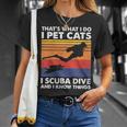 Damen Das Ist Was Ich Mache Ich Streichle Katzen I Scuba Dive & Ich Weiß Dinge Mit-Ausschnitt T-Shirt Geschenke für Sie