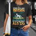 Einon Uns Beiden Spielt Besser Als Du Tischten German T-Shirt Geschenke für Sie