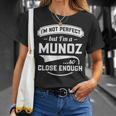 Ich Bin Nicht Perfekt Aber Ich Bin Ein Munoz So Nah Genug Nachname T-Shirt Geschenke für Sie