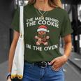 Christmas Pregnancy Man Behind Cookie Oven Xmas Husband Men T-Shirt Gifts for Her