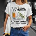 Das Ist Was Ich Mache Ich Gehe Angeln Ich Trinke Bier Und Ich Weiß Dinge T-Shirt Geschenke für Sie