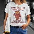 Das Ist Was Ich Trinke Kaffee Hasse Menschen Und Weiß Dinge T-Shirt Geschenke für Sie