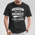 Ich Bin Nicht Perfekt Aber Ich Bin Ein Munoz So Nah Genug Nachname T-Shirt Lustige Geschenke