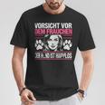 Women'sorsichtor Dem Frauchen Der Hund Ist Harmlos T-Shirt Lustige Geschenke