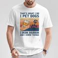 Das Ist Was Ich Mache Ich Pet Dogs Ich Trinke Bourbon Ich Weiß Dinge T-Shirt Lustige Geschenke