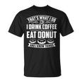 Damen Das Ist Was Ich Trinke Kaffee Esse Donuts Und Weiß Dinge Mit-Ausschnitt T-Shirt