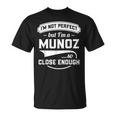 Ich Bin Nicht Perfekt Aber Ich Bin Ein Munoz So Nah Genug Nachname T-Shirt