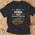 Damen Ist So Ein Python Ding Lustiger Spruch Pythons Mit-Ausschnitt T-Shirt Geschenke für alte Männer