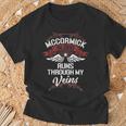 Mccormick Blood Runs Through Myeins Last Name Family T-Shirt Geschenke für alte Männer