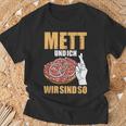 Mett Und Ich Wir Sind So Hackepeter Mett Brunchen Mett Und Ich Wir Sind So Hackepeter Mett Buns Mett S T-Shirt Geschenke für alte Männer