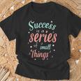 Success Ist Eine Reiheon Kleinen Dingen Motivierende Worte T-Shirt Geschenke für alte Männer