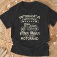 Unterschätze Niemals Einen Old Mann Auf Einem Motorrad T-Shirt Geschenke für alte Männer