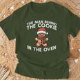 Christmas Pregnancy Man Behind Cookie Oven Xmas Husband Men T-Shirt Gifts for Old Men