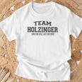 Team Holzinger Stolze Familie Nachname Geschenk T-Shirt Geschenke für alte Männer